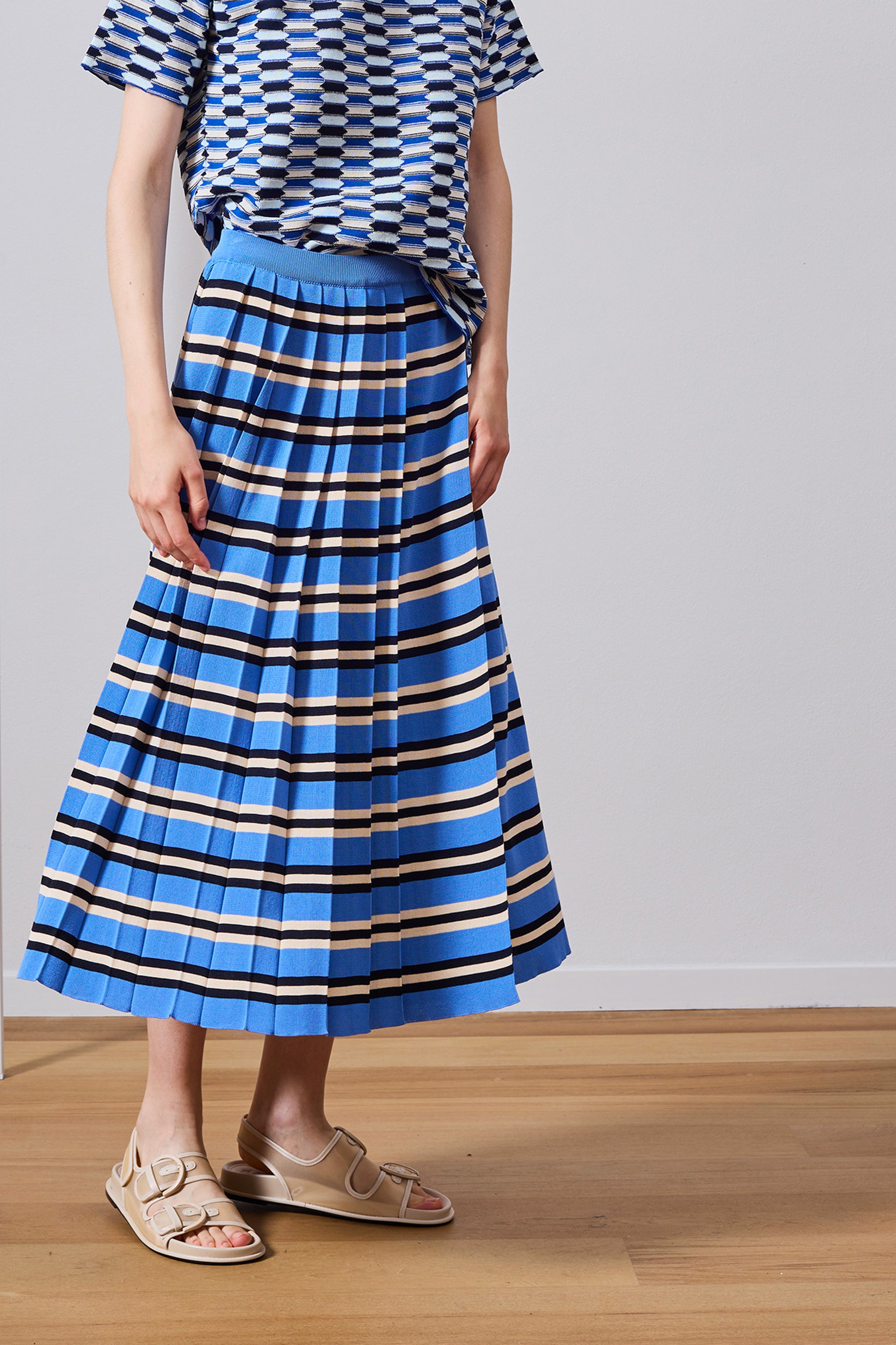 Pleated stripy skirt